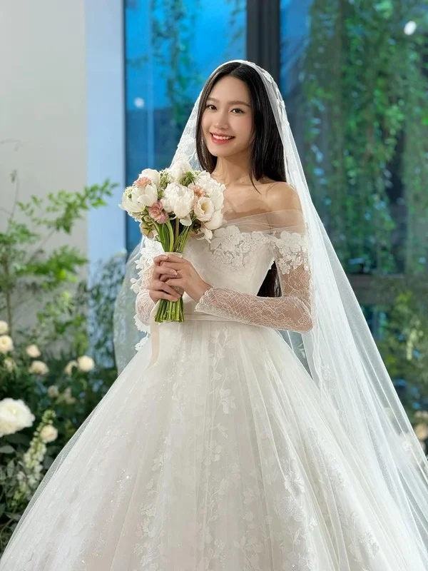 Exclusive: Doan Van Hau Reveals Never-Before-Seen Wedding Photos