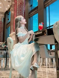 Coser YuGi Kieu Oanh Stuns in Bold Tube Dress Fashion Shoot - image 2
