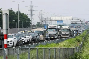 Traveling Smart: How Hanoi Residents Beat the Holiday Traffic Rush - image 9