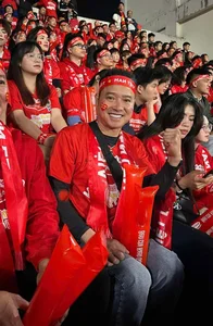 Vietnamese Celebrities Celebrate Thrilling Football Victory Over Thailand - image 5