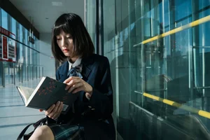 Urban Subway Portrait Photography: YiTuYu Art Language Vol.9127 Featuring Qi Qi in a Cinematic Metro Setting - image 8