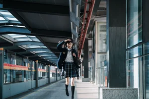 Urban Subway Portrait Photography: YiTuYu Art Language Vol.9127 Featuring Qi Qi in a Cinematic Metro Setting - image 1