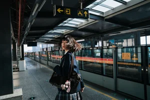 Urban Subway Portrait Photography: YiTuYu Art Language Vol.9127 Featuring Qi Qi in a Cinematic Metro Setting - image 3