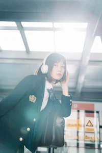 Urban Subway Portrait Photography: YiTuYu Art Language Vol.9127 Featuring Qi Qi in a Cinematic Metro Setting - image 9