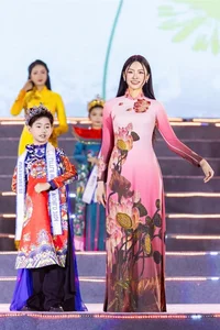 Bùi Khâu Minh Triết and Miss Charm 2025 Anna Blanco Flores Shine Together - image 3