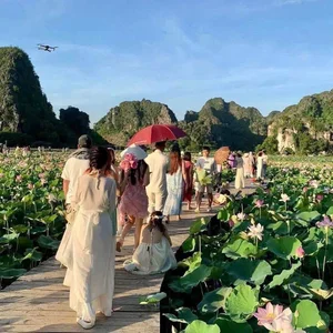 Trending Social Media: Vien Vibi’s Unique Wedding and Yen Xuan’s Bikini Style - image 5