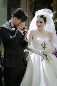 Trending Social Media: Vien Vibi’s Unique Wedding and Yen Xuan’s Bikini Style - image 3