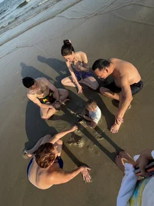 Trending Social Media: Vien Vibi’s Unique Wedding and Yen Xuan’s Bikini Style - image 13