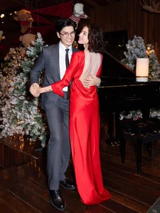 Stunning Christmas Fashion: Vietnamese Celebrities Flaunt Festive and Glamorous Holiday Looks - image 9