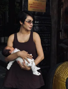 The Happy Nest: A Glimpse into Model Le Thu Trang’s Family Life - image 5