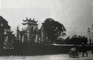 Nostalgic Journey Through Hanoi Streets More Than 100 Years Ago - image 7