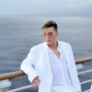 Dam Vinh Hung's Unexpected Encounter with Ex-Wife During US Concert - image 2
