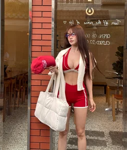 Sĩ Thanh Showcases Toned Physique in Latest Sportswear Fashion Trends - image 8
