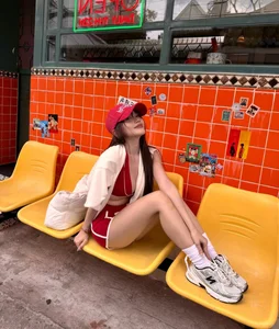 Sĩ Thanh Showcases Toned Physique in Latest Sportswear Fashion Trends - image 7