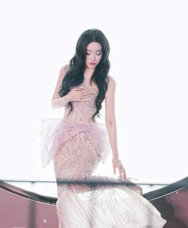 C-Pop Star Yu Yan Stuns in Vietnamese Designer Outfits at Fullmoon Awards 2024