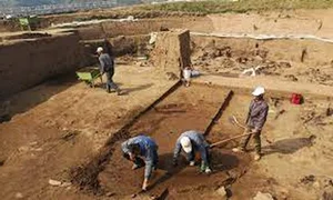 Unlocking the Secrets of Emperor Qianlong Through Priceless Ancient Tomb Discoveries - image 7