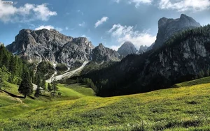 Breathtaking Views: Exploring the Most Majestic Mountain Range in North America - image 8