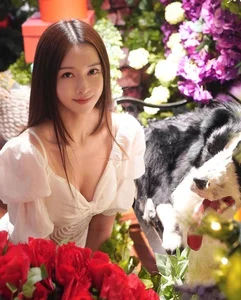 The Rise of the Viral 'Piano Goddess': Talent Meets Visual Elegance - image 4