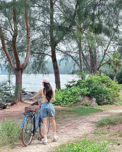 Do Yen Dan Beach Gallery: Stunning Bikini Fashion and Summer Vibes - image 1
