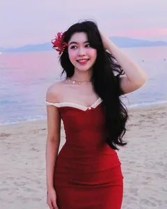Quyen Linh's Daughter Stuns in Mysterious Red Bodycon Dress - image 10