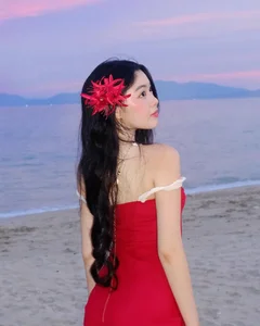 Quyen Linh's Daughter Stuns in Mysterious Red Bodycon Dress - image 3