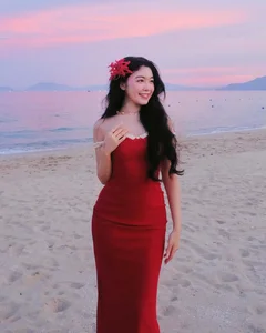 Quyen Linh's Daughter Stuns in Mysterious Red Bodycon Dress - image 2