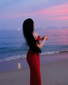 Quyen Linh's Daughter Stuns in Mysterious Red Bodycon Dress - image 9