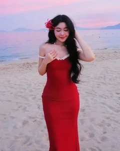 Quyen Linh's Daughter Stuns in Mysterious Red Bodycon Dress - image 4