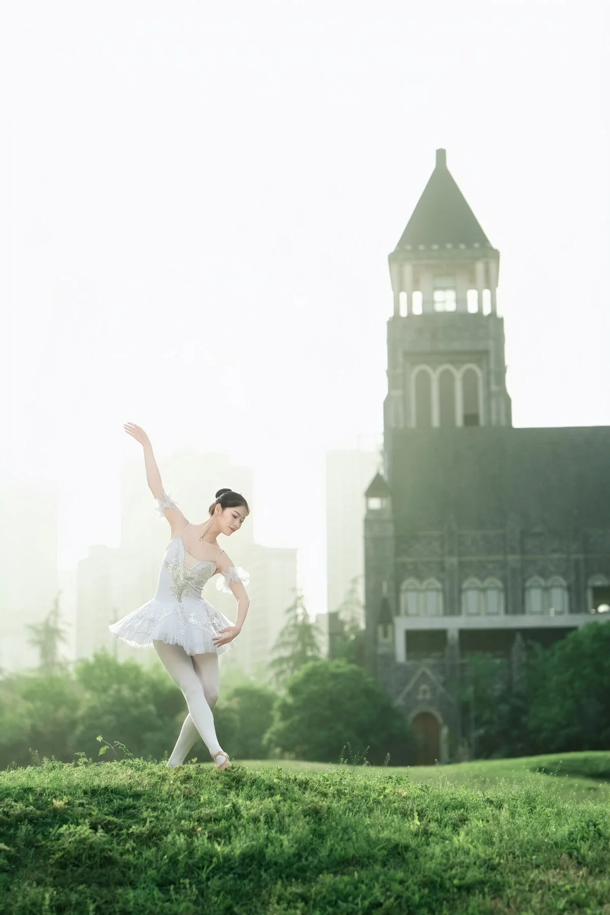 YiTuYu Art Language Vol.9920: Stunning Fine Art Portraits of Xin Yu