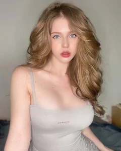 Russian Hot Mom Stuns in Angelic and Ethereal New Photoshoot - image 8
