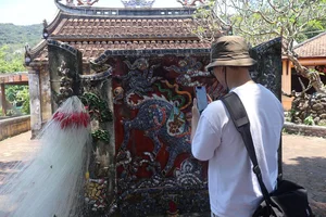 Experience the Vibrant Red Ngo Dong Flower Festival in Cu Lao Cham Island - image 3