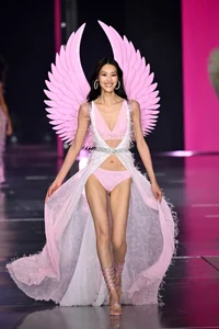 The Return of Lingerie Angels: Victoria's Secret Fashion Show - image 5