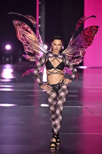 The Return of Lingerie Angels: Victoria's Secret Fashion Show - image 12