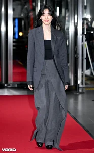 Korean Actresses and K-Pop Stars Dazzle at Glamorous Year-End Galas - image 6