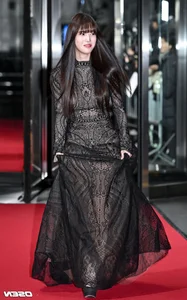 Korean Actresses and K-Pop Stars Dazzle at Glamorous Year-End Galas - image 7