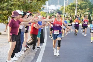 Miss Universe Vietnam H'Hen Niê Inspires at the VnExpress Marathon Nha Trang 10km Race - image 4