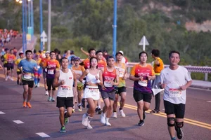 Miss Universe Vietnam H'Hen Niê Inspires at the VnExpress Marathon Nha Trang 10km Race - image 8
