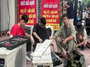 Mentoring the Next Generation: The Actor Guiding NSND Cong Ly's Son - image 7