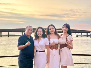 Actor Anh Duc Sweet Moments and Hong Diem Stunning Red Dress - image 0