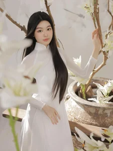Actor Anh Duc Sweet Moments and Hong Diem Stunning Red Dress - image 1