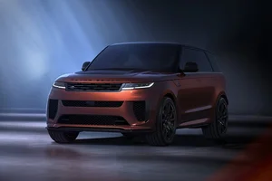 Exploring the Range Rover Sport SV Carbon's Modern Luxury and Power - image 4