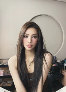Miss Vietnam Tran Tieu Vy Captivates Fans with Pure and Sweet Aesthetics - image 5