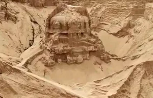 The Mysterious Ancient Indian Temple Buried Under Sand for Nearly 100 Years - image 2