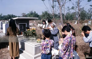 Nostalgic Photos of Vietnamese Lunar New Year Tet 50 Years Ago - image 0