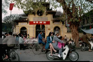 Nostalgic Photos of Vietnamese Lunar New Year Tet 50 Years Ago - image 3