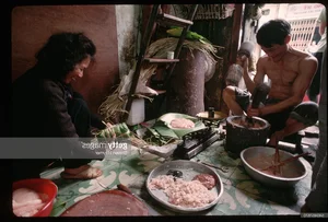 Nostalgic Photos of Vietnamese Lunar New Year Tet 50 Years Ago - image 5