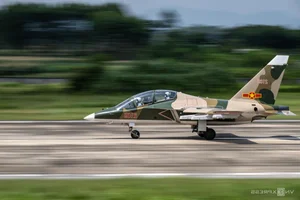 Majestic Aerial Displays: Fighter Jets Perform Complex Formations Over Northern Vietnam Skies - image 9