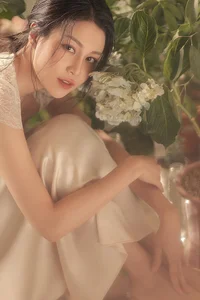 Pure Everyday Beauty of the Breakout Actress in Crime Drama Biet Duoc Den - image 8