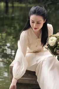 Pure Everyday Beauty of the Breakout Actress in Crime Drama Biet Duoc Den - image 7