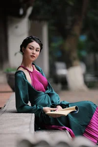 Pure Everyday Beauty of the Breakout Actress in Crime Drama Biet Duoc Den - image 12